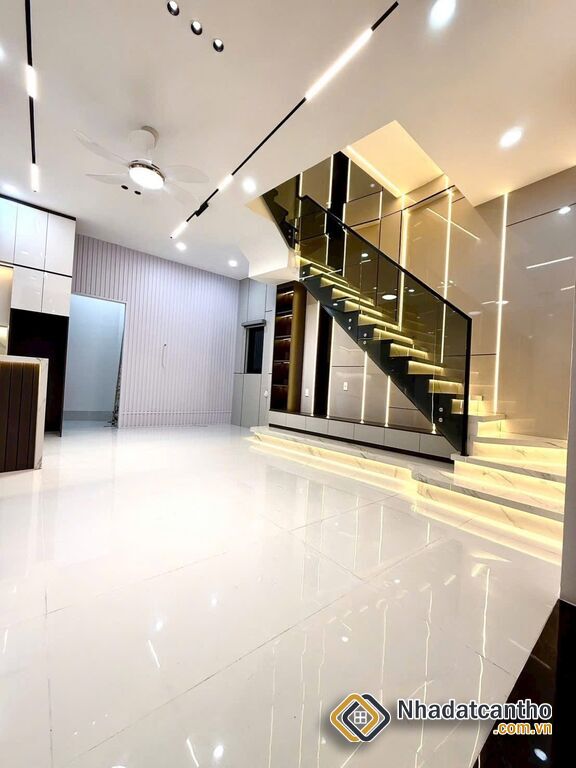 Nhà 1T1L đúc mới, GÓC 2MT HẺM, xe hơi tới nhà. Vị trí trung tâm, gần cầu Trần Hoàng Na