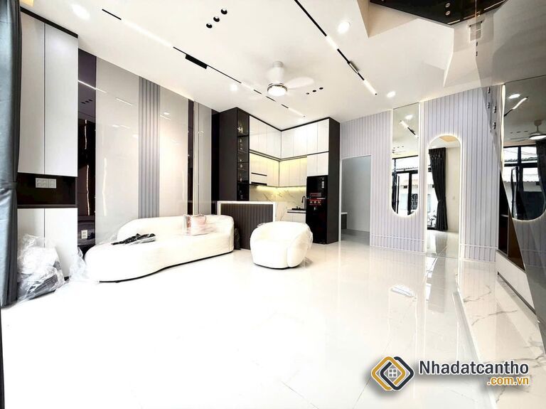 Nhà 1T1L đúc mới, GÓC 2MT HẺM, xe hơi tới nhà. Vị trí trung tâm, gần cầu Trần Hoàng Na