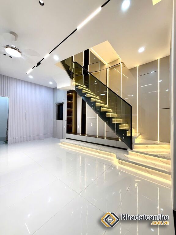 Nhà 1T1L đúc mới, GÓC 2MT HẺM, xe hơi tới nhà. Vị trí trung tâm, gần cầu Trần Hoàng Na