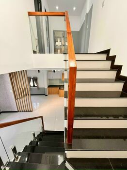 Chủ gửi NHÀ TRỆT LẦU ĐẸP. GÓC 2 MẶT TIỀN TRỤC CHÍNH HẺM 44 ĐƯỜNG CMT8, P. CÁI KHẾ, NINH KIỀU, TP CẦN THƠ.  ???????????????????? Giá 2ty350  - Vị trí nhà rất đẹp. Tiện ích xung quanh đầy đủ. Đối diện trường Cao Đẳng Kỹ Thuật. Trường mặt trời nhỏ…..! -