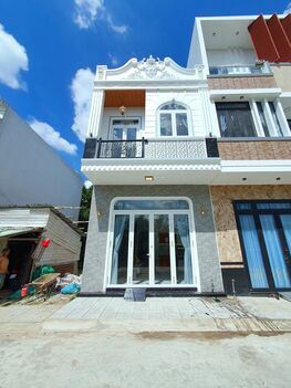 BÁN NHÀ TRỆT LẦU 03 PHÒNG NGỦ 02 WC FULL NỘI THẤT