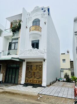 BÁN  NHÀ 1 TRỆT + 2 LẦU TÂN CỔ ĐIỂN Trung Tâm TP CẦN THƠ. Giá 6,4 Tỷ