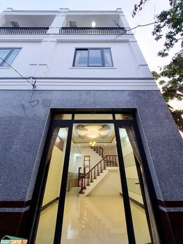 BÁN NHÀ 1 TRỆT 2 LẦU HẺM NGUYỄN VĂN CỪ