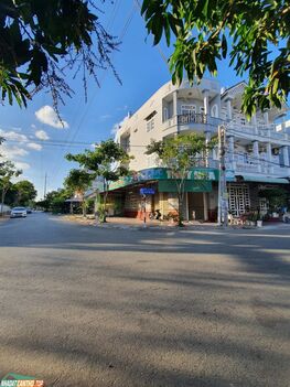 BÁN NHÀ TRỆT 2 LẦU GÓC 2 MẶT TIỀN NGUYỄN MINH QUANG