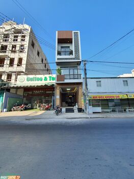 BÁN NHÀ TRỆT 2 LẦU SÂN THƯỢNG MẶT TIỀN TRẦN NAM PHÚ