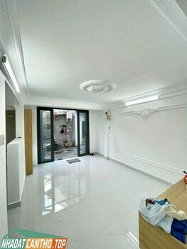 Nhà 2 Lầu - Vị Trí - Tuyệt Đẹp Kế Công Viên Hùng Vương