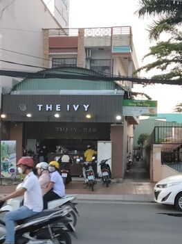 Bán nhà đất mặt tiền