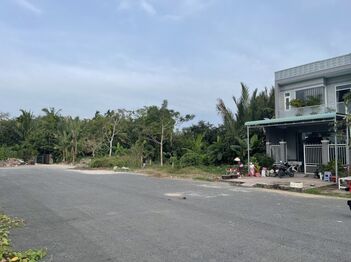 Đất Thị trấn Phong Điền xéo Trường Tiểu Học, đường Chiêm Thành Tấn.