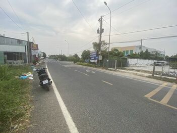 Mặt tiền Nguyễn Chí Thanh quận Bình Thủy kinh doanh ngày và đêm