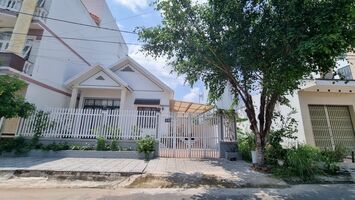 BIỆT THỰ SÂN VƯỜN KDC HƯNG PHÚ 18 TRIỆU/ THÁNG