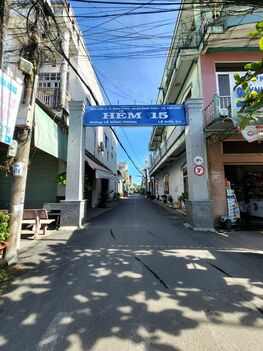 BÁN NHÀ 1 TRỆT 2 LẦU - HẺM 15 LÊ HỒNG PHONG, BÌNH THỦY, CẦN THƠ ( CÓ 4 PHÒNG NGỦ, SÂN ĐẬU Ô TÔ 7 CHỖ)