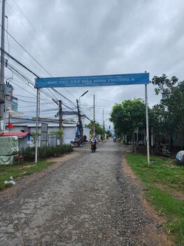 Bán mặt tiền Nguyễn Văn Trường 30 x 20 sau lưng là rạch thuận lợi kinh doanh