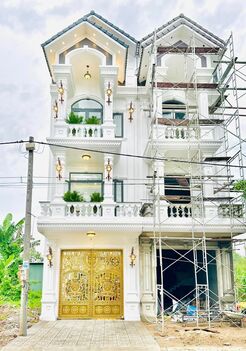 NHÀ 1TRỆT 2LẦU NGAY TTTM PHONG ĐIỀN- THIẾT KẾ TÂN CỔ ĐIỂN CAO CẤP CÁCH TT Tp.CẦN THƠ 12KM