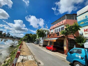 NHÀ TRỆT 2 LẦU MẶT TIỀN BỜ HỒ HUỲNH CƯƠNG - AN CƯ - NINH KIỀU - TP CẦN THƠ.