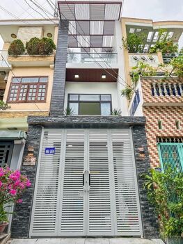 Bán nhà 1 trệt 2 lầu ngay công ty dược hậu giang cách nguyễn văn cừ 50M