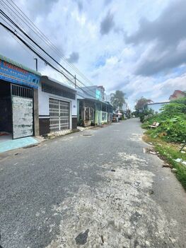 KẸT TIỀN TRẢ BANK BÁN GẤP LÂU LÂU MỚI CÓ ????????Bán nhà trệt lửng 3 phòng ngủ có sân đậu ô tô 4 chổ