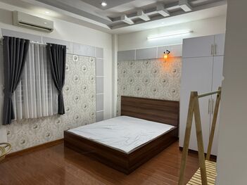 Nhà 1 trệt , 1 lửng 2 lầu full nội thất mới đẹp
