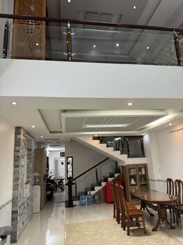 Nhà 1 trệt , 1 lửng 2 lầu full nội thất mới đẹp