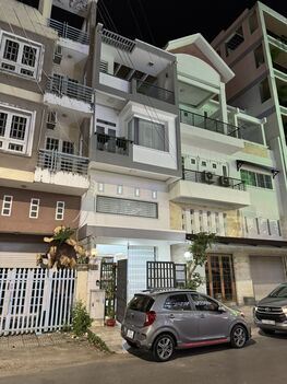 Nhà 1 trệt , 1 lửng 2 lầu full nội thất mới đẹp