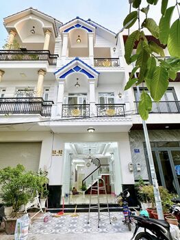 NHÀ ĐẸP 2 LẦU ĐƯỜNG B2 HƯNG PHÚ - ĐOẠN NGOÀI, GIÁ 5 TỶ 500 TRIỆU (THƯƠNG LƯỢNG)