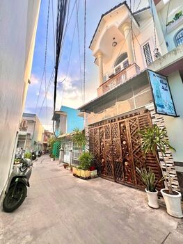 NHÀ TUYỆT ĐẸP - 3 P. NGỦ - HOÀN CÔNG (Nằm kế - Đại học - Y Dược)