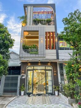 NHÀ PHỐ 2 LẦU MỚI XÂY TUYỆT ĐẸP - KIẾN TRÚC SANG TRỌNG HIỆN ĐẠI