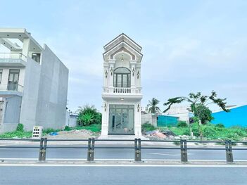 Bán gấp nhà lầu mặt tiền Trần Hoàng Na