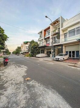 BÁN NHÀ 1T2L đúc mới, FULL NỘI THẤT đẹp & sang trọng- KDC ĐHYD