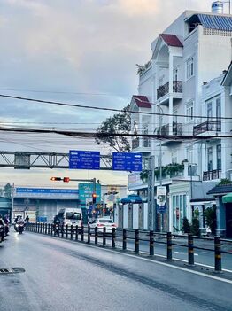 BÁN NHÀ 1T3L đúc, MẶT TIỀN Trần Hoàng Na mới, gần sát Nguyễn Văn Cừ