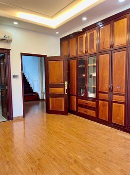 BÁN NHÀ 1T3L đúc, MẶT TIỀN Trần Hoàng Na mới, gần sát Nguyễn Văn Cừ