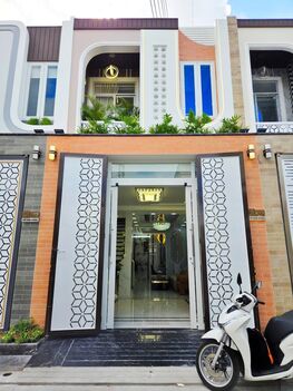 NHÀ LẦU 3 P.NGỦ - Ô TÔ ĐẬU TRONG NHÀ - HẺM 11 NGUYỄN VĂN LINH - GIÁP ĐS1 KHU CÁN BỘ ĐHCT