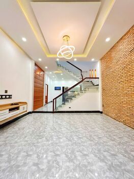 BÁN NHÀ LẦU - DT RẤT RỘNG & ĐẸP. Nằm gần Chợ Mít Nài & Đại Học Cần Thơ.
