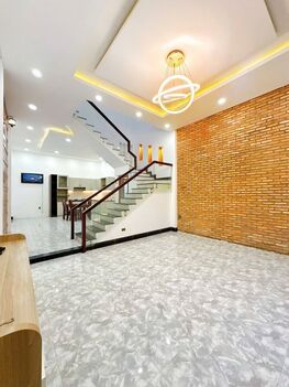 BÁN NHÀ LẦU - DT RẤT RỘNG & ĐẸP. Nằm gần Chợ Mít Nài & Đại Học Cần Thơ.