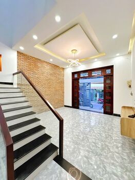 BÁN NHÀ LẦU - DT RẤT RỘNG & ĐẸP. Nằm gần Chợ Mít Nài & Đại Học Cần Thơ.
