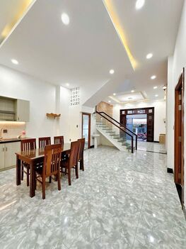 BÁN NHÀ LẦU - DT RẤT RỘNG & ĐẸP. Nằm gần Chợ Mít Nài & Đại Học Cần Thơ.