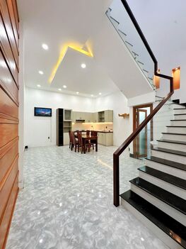 BÁN NHÀ LẦU - DT RẤT RỘNG & ĐẸP. Nằm gần Chợ Mít Nài & Đại Học Cần Thơ.