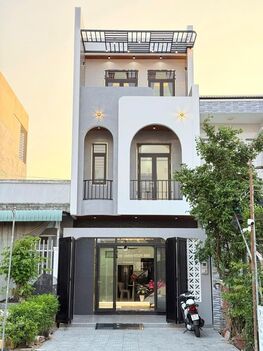 NHÀ 2 LẦU MỚI XÂY KDC VĂN HOÁ TÂY ĐÔ GẦN TRƯỜNG HỌC , CÓ PHÒNG NGỦ TẦNG TRỆT