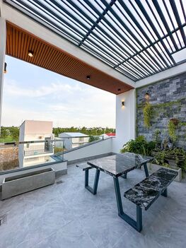 BÁN NHÀ 1T2L đúc mới, HIỆN ĐẠI Nội Thất TUYỆT ĐẸP, sổ Hồng hoàn chỉnh