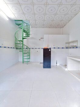 CHO THUÊ Giá : 2.5triệu / tháng. Cọc 1 tháng (Nhà 1Trệt 1Lầu, đầu Hẻm 9 Trần Chiên)