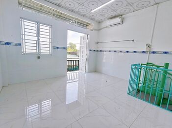 CHO THUÊ Giá : 2.5triệu / tháng. Cọc 1 tháng (Nhà 1Trệt 1Lầu, đầu Hẻm 9 Trần Chiên)