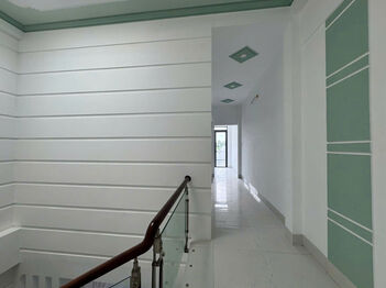 NHÀ LẦU DIỆN TÍCH RỘNG LỘ OTO VIVU TRỤC CHÍNH HẺM 9 Đ. TRẦN NAM PHÚ
