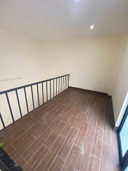 Bán 1Cặp Nhà, xây trên nền 8m x 5m, hẻm 311 NVCừ, đối diện CTy Dược Hậu Giang