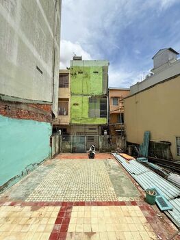 BÁN NỀN THỔ CƯ: NGANG 7m (nở hậu 10m) x DÀI 12m. Cách VINCOM HÙNG VƯƠNG 60m