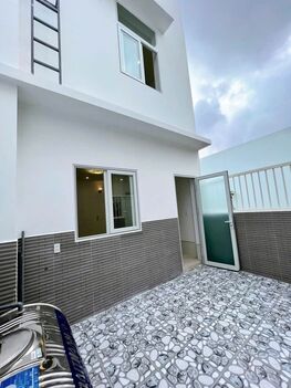 BÁN NHÀ 1T1Lửng, MẶT TIỀN - KDC Bình Nhựt (12Ha8). Đối  diện cổng TRƯỜNG HỌC