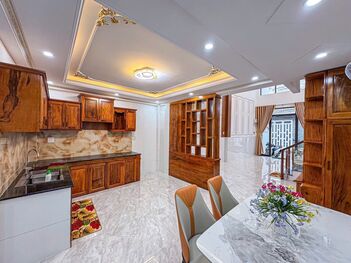 Bán nhà 1TRỆT 1LỬNG, 3 PHÒNG NGỦ, Gần VINCOM HÙNG VƯƠNG