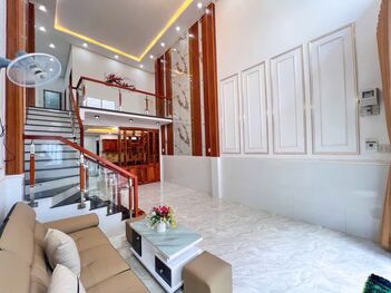 Bán nhà 1TRỆT 1LỬNG, 3 PHÒNG NGỦ, Gần VINCOM HÙNG VƯƠNG