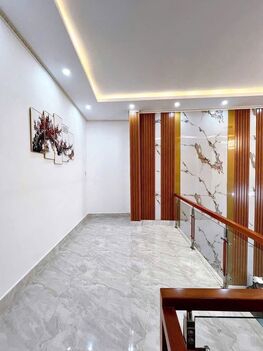 Bán nhà 1TRỆT 1LỬNG, 3 PHÒNG NGỦ, Gần VINCOM HÙNG VƯƠNG