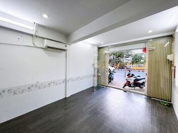 CHO THUÊ nguyên căn Nhà lầu, Mặt Tiền Hùng Vương, tiện KD, buôn bán, CPCTy, Spa,...