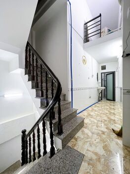 CHO THUÊ nguyên căn Nhà lầu, Mặt Tiền Hùng Vương, tiện KD, buôn bán, CPCTy, Spa,...