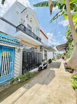 BÁN NHÀ 1T1L đúc, Giá rẻ nhất khu, xe hơi tới nhà, sổ riêng sang tên Nhanh